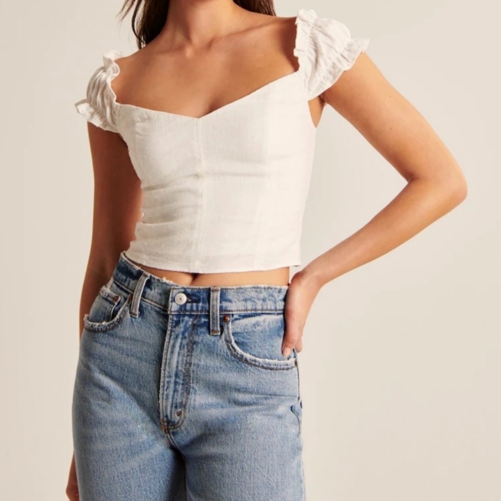 Abercrombie & Fitch Off the shoulder Ruffle Sleeve Top in White. EUC Size Medium